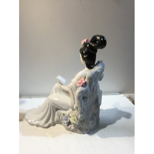 14 - Ceramic chinese lady