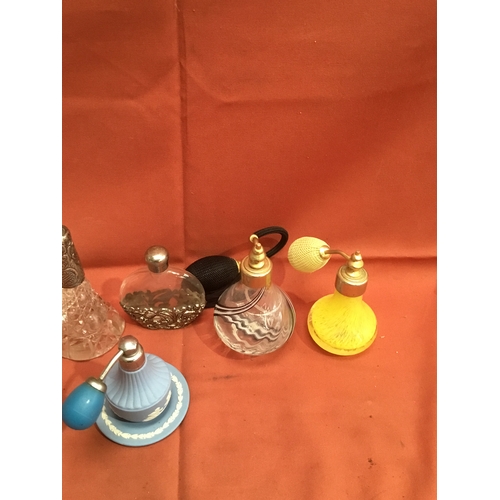 17 - Vintage set of glass and one Wedgwood perfume atomisers