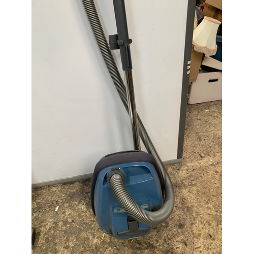 227 - Sebo K1 cylinder vacuum - working order