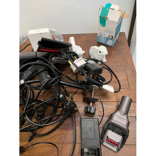 292 - Mixed lot of charger leads, tv antenna and more