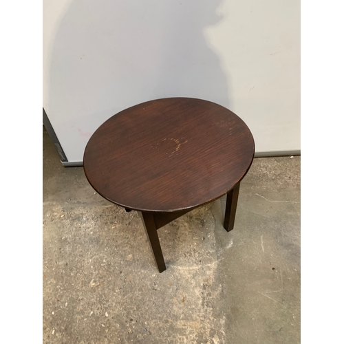 295 - Dark wood sewing table with lift up top