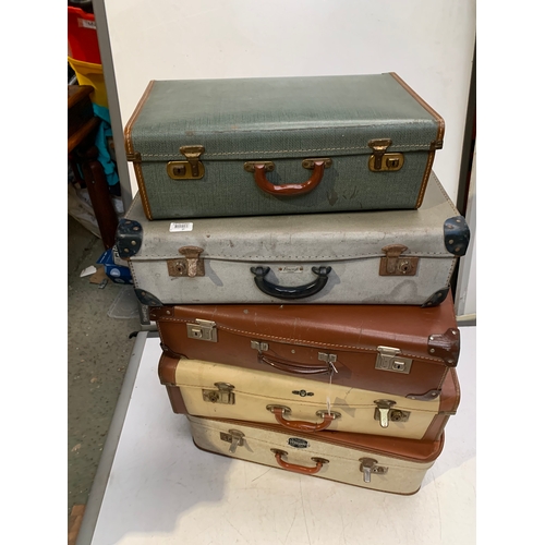 463 - Quantity of vintage travel cases