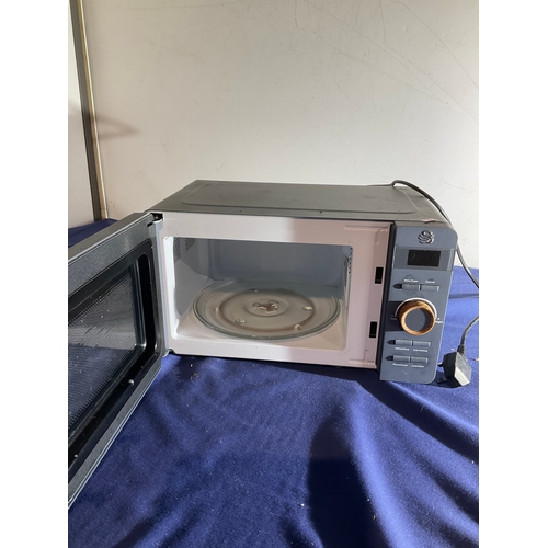 80 - Swan 20L capacity Microwave. Grey with wood effect handle and dial. Model No.SM22036GRYN