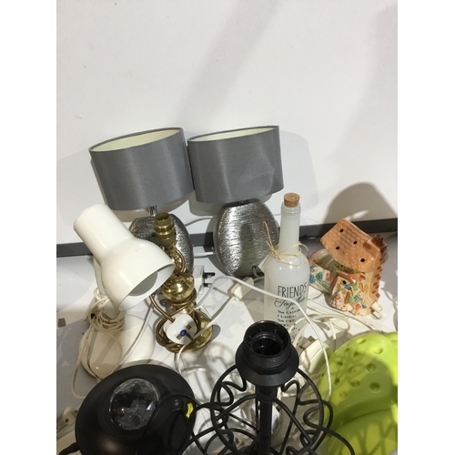 124 - Mixed Lot of Desk Table Lamps