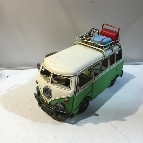 63 - Model Volkswagen vintage metal campervan