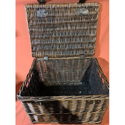 407 - Marks and Spencer Hamper Basket