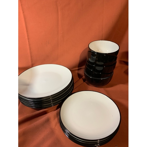 413 - Black and White Dining Plate Set