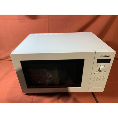 196 - Bosch 900W Microwave in new condition