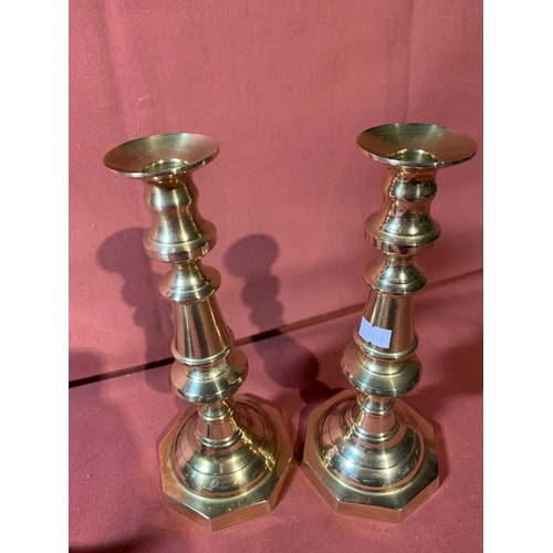 21 - Brass Pair of candle sticks 24cm, Pair of Goblets 16 cm and 2 Swans 1 x 23 cm & 1 x 16 cm