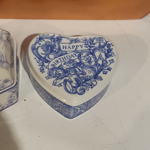 13 - Blue/White Spode tiled wooden tray. Also blue/white trinket dishes, Spode, Clifton, Orchid etc. No d... 