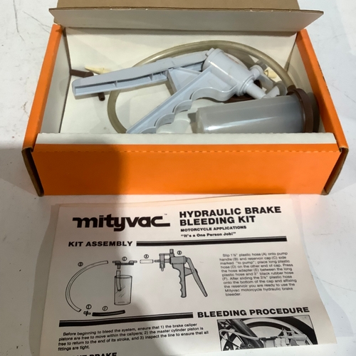 304 - Mityvac vacuum hydraulic brake bleeding kit