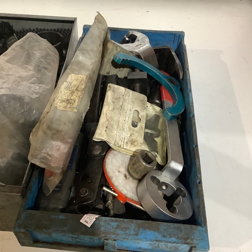 308 - Mixed lot includes Model DX 700 injector, slide hammer, water pump, pulley, wrench pressure gauge, a... 