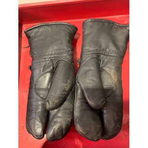 249 - Black leather motorcycle gloves by Hein Gericke - believed to be size XL