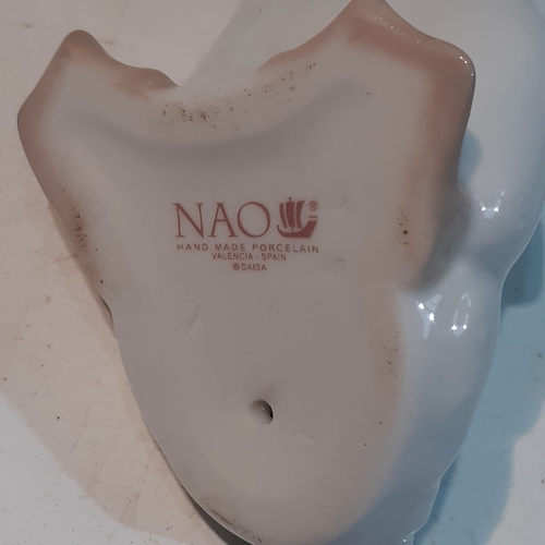 147 - Nao duck ornament. Nice, clean condition. No damage