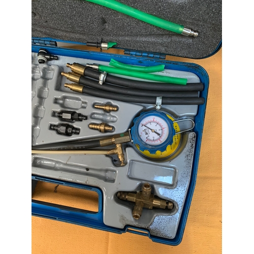 721 - Pressure gauge set with an assortment of fittings