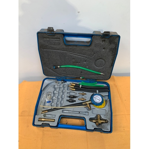 721 - Pressure gauge set with an assortment of fittings