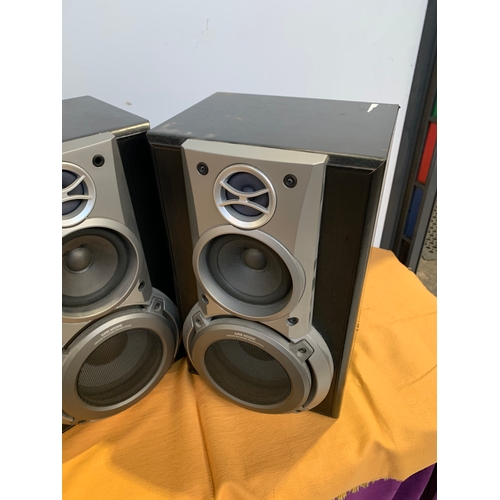 722 - Pair of Technics Speakers - Model SB-EH750