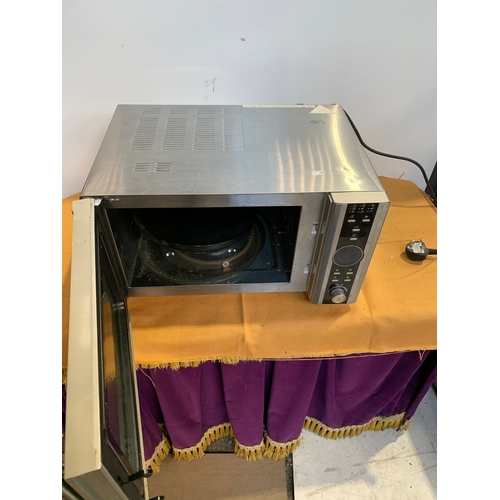 738 - Prestige Microwave - in need of a clean