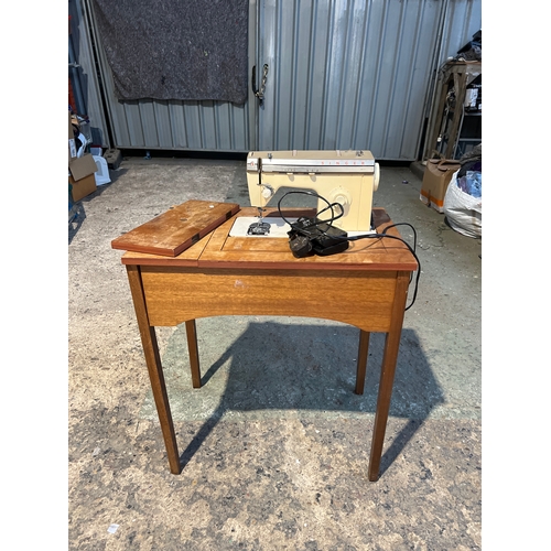 864 - Singer sewing machine with wooden table