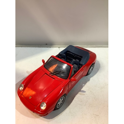 113A - Maisto red Porsche 911 Carrera cabriolet 1994 scale 1/18