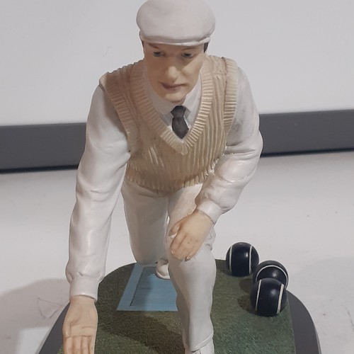 157 - Bowls player figurine by The Leonardo collection. Nice condition. No damage.