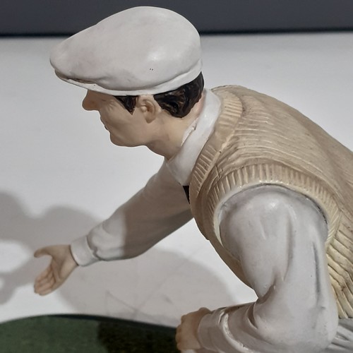 157 - Bowls player figurine by The Leonardo collection. Nice condition. No damage.