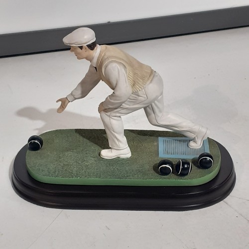 157 - Bowls player figurine by The Leonardo collection. Nice condition. No damage.