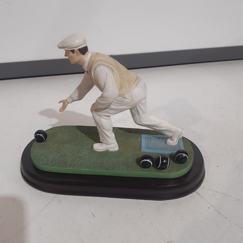 157 - Bowls player figurine by The Leonardo collection. Nice condition. No damage.