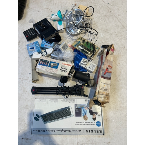 140 - Mixed Lot with Keyboard, Battery Charger, Wind Up Torch, Lamp etc