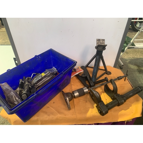 548 - Heavy-Duty Car Gear inc Axel Stands, Hydraulic Jack etc