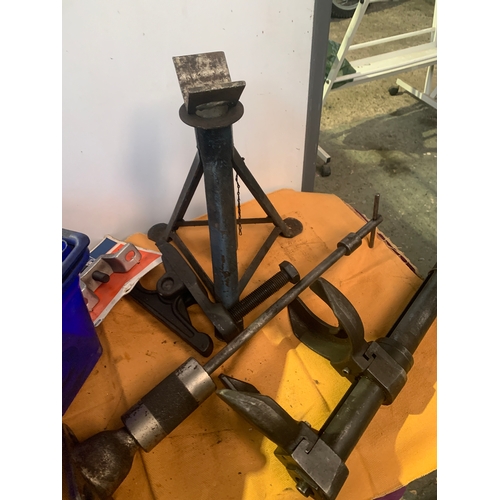 548 - Heavy-Duty Car Gear inc Axel Stands, Hydraulic Jack etc