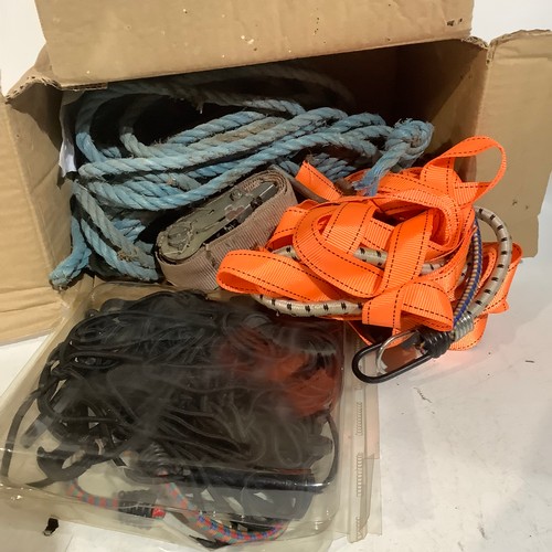 196 - Selection of ratchet straps, rope, bungee cords etc