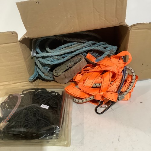 196 - Selection of ratchet straps, rope, bungee cords etc