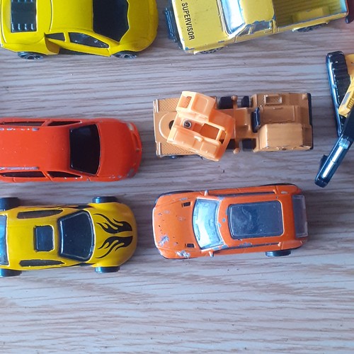 49A - Quantity of yellow and orange cars. Varying conditions from very good to playworn.