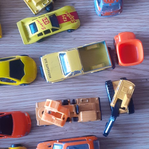 49A - Quantity of yellow and orange cars. Varying conditions from very good to playworn.