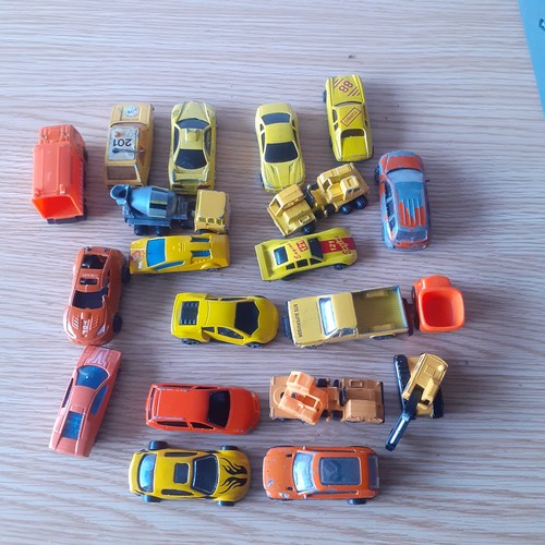 49A - Quantity of yellow and orange cars. Varying conditions from very good to playworn.