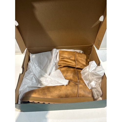 78 - Skechers Chestnut Vegan Boots - Size 8