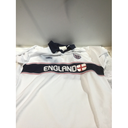 178 - England football shirt size large