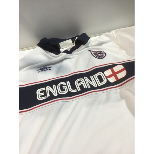 178 - England football shirt size large