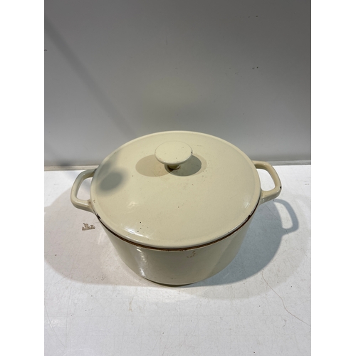 247 - White metal cast iron cooking pot - 25cm diameter