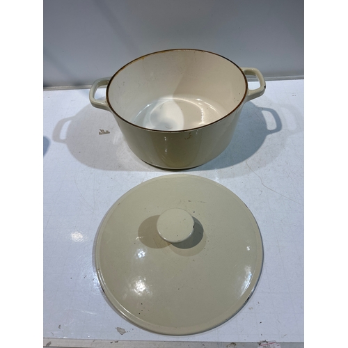 247 - White metal cast iron cooking pot - 25cm diameter