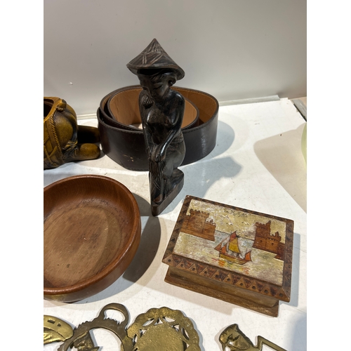 252 - Eastern collectible lot inc brass ware, wooden bowl & trinket box and resin camel planter