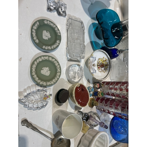 261 - Collectible lot to inc cut glass, glass peacock, glass bells and more