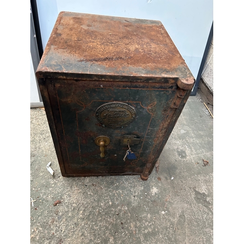 862 - F Grove and Sam Large Safe - with key