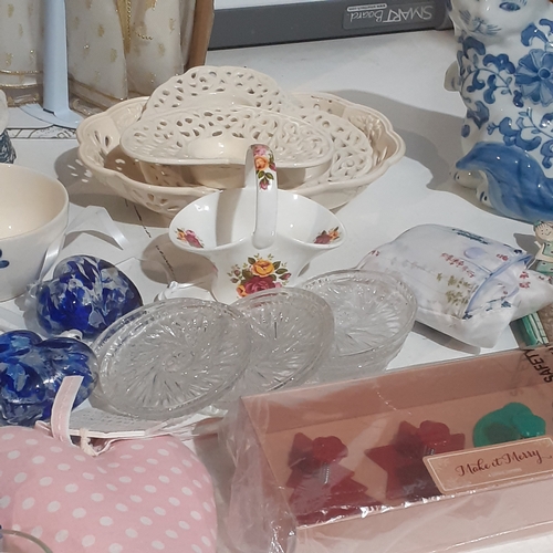 292A - Mixed lot of collectible and household bits. Includes Royal Memorabilia, New Pug mugs, new items, bl... 