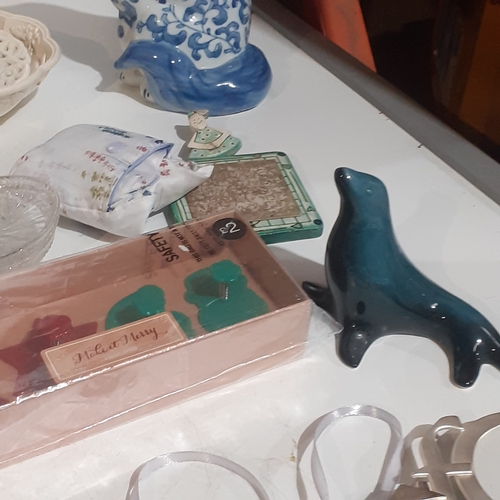 292A - Mixed lot of collectible and household bits. Includes Royal Memorabilia, New Pug mugs, new items, bl... 