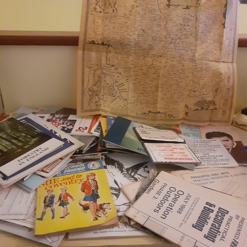 122A - Ephemara. Interesting lot including leaflets from a Graceland visit, a parchment paper map of Leices... 