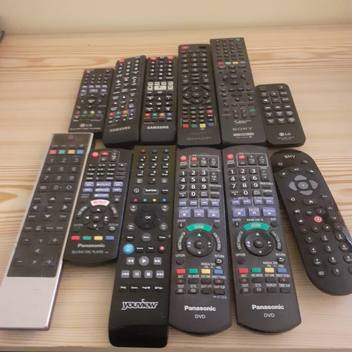 121A - Quantity of remote controls. Includes Panasonic, Samsung, Sony and other leading brands. Good condit... 