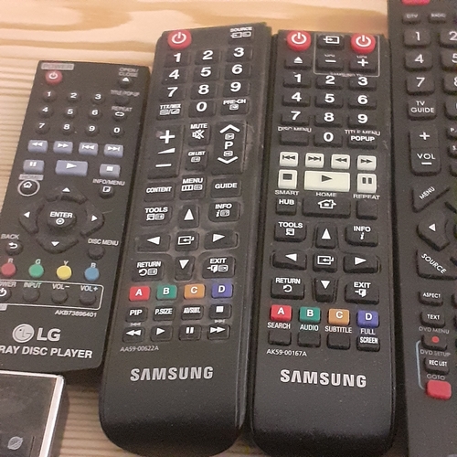 121A - Quantity of remote controls. Includes Panasonic, Samsung, Sony and other leading brands. Good condit... 