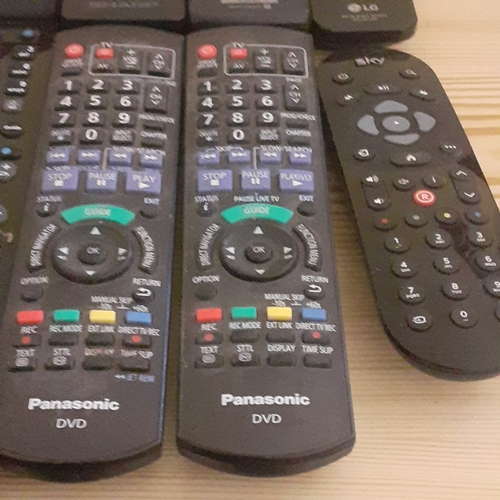 121A - Quantity of remote controls. Includes Panasonic, Samsung, Sony and other leading brands. Good condit... 